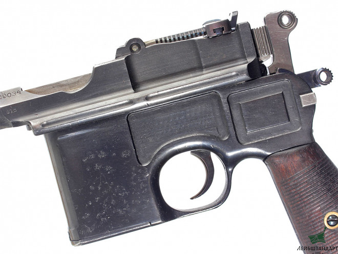 Один из видов Пистолет Маузер С-96 (Mauser С96) с наградными накладками "С.М.Буденному от ВЦИК", Германия - Увеличенное изображение