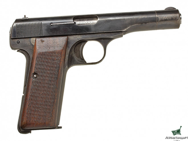 Один из видов Пистолет "Браунинг" обр.1922 года (Browning 1922) в кобуре, Бельгия - Увеличенное изображение