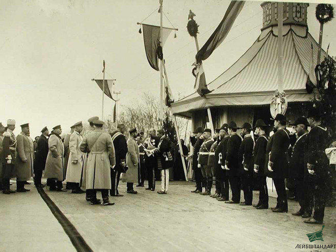 Фото Шапка генерал-адъютантов Свиты Его Императорского Величества обр. 1881 года. Россия, копия - Увеличенное изображение