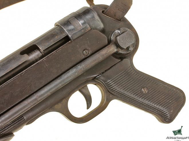 Купить Пистолет-пулемет МП-40 (МР40), 1943 год, Германия - Увеличенное изображение