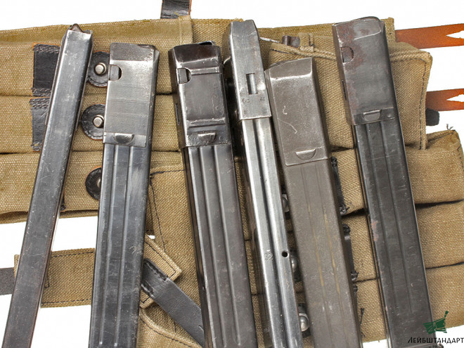 Фото Пара копийных подсумков с оригинальными магазинами и зарядным устройством к МП-38/40. Германия - Увеличенное изображение