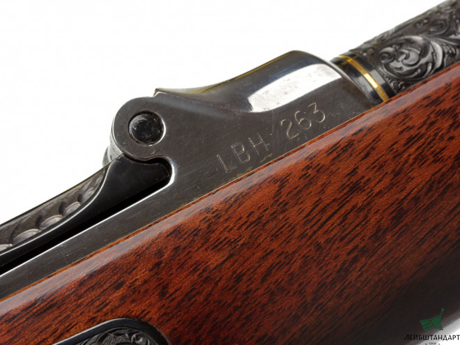 Фотография Кавалерийский карабин Спрингфилд обр.1873 года (Springfield M1873 "Trapdoor" Carbine) в памятном заказном исполнении, в футляре. США - Увеличенное изображение