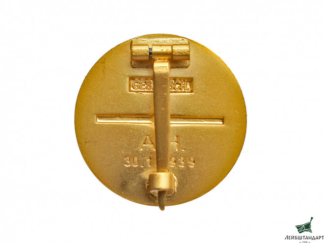 Один из видов Золотой партийный значок НСДАП (Goldenes Ehrenzeichen der NSDAP). Германия, копия - Увеличенное изображение