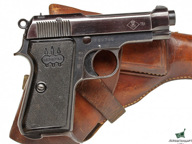 Фотография Пистолет "Беретта" обр.1934 года (Beretta M1934) в кобуре, Италия - Увеличенное изображение