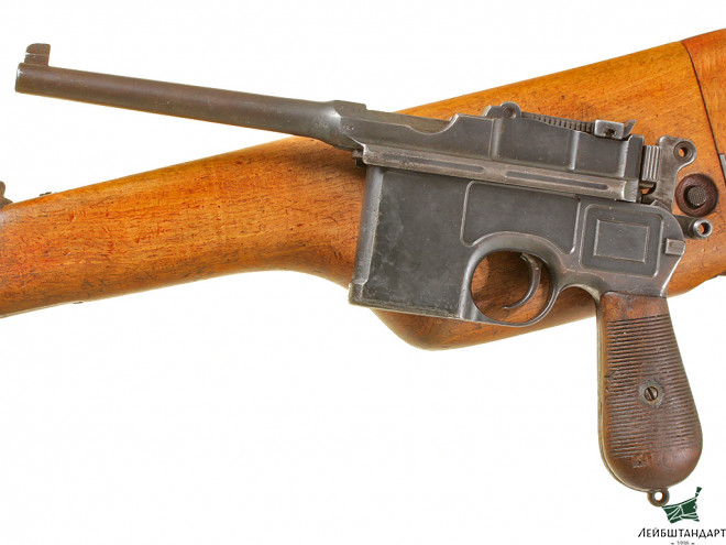Фотография Пистолет Маузер С-96 (Mauser С96) в кобуре, Германия - Увеличенное изображение