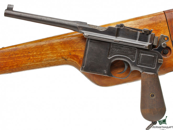 Фотография Пистолет Маузер С-96 (Mauser С96) в кобуре, Германия - Увеличенное изображение