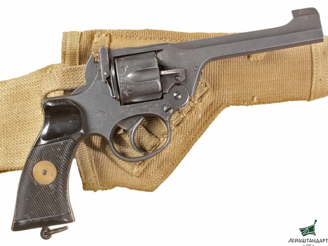 Фотография Револьвер Энфилд (Enfield №2 MkI**) в кобуре, Великобритания - Увеличенное изображение
