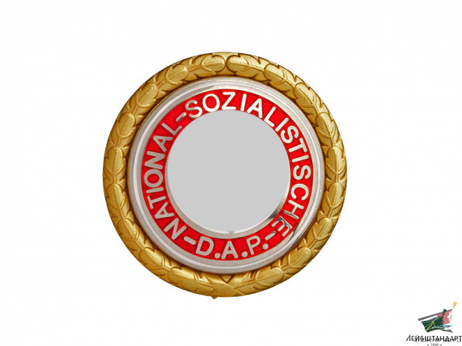 Изображение Золотой партийный значок НСДАП (Goldenes Ehrenzeichen der NSDAP). Германия, копия - Увеличенное изображение