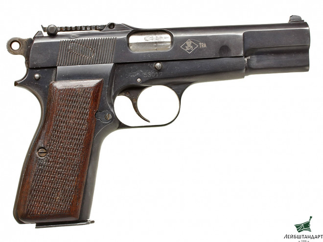 Фото Пистолет Браунинг Хай Пауэр (Browning High Power) обр.1935 года в кобуре, Бельгия - Увеличенное изображение