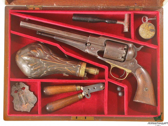 Фотография Капсюльный револьвер Ремингтон (Remington), модель 1858 года в футляре, США - Увеличенное изображение
