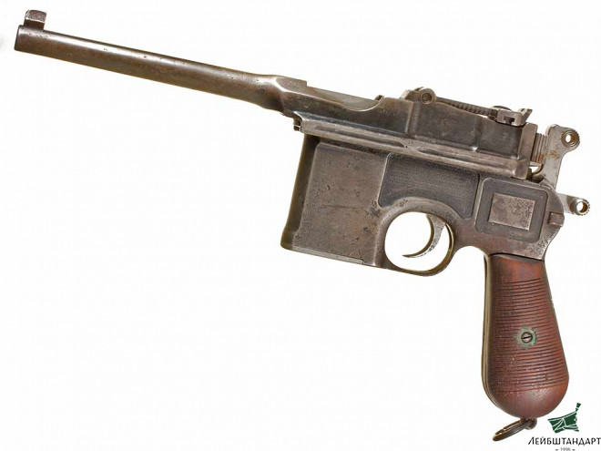 Один из видов Пистолет Маузер С-96 (Mauser С96) с наградными накладками "С.М.Буденному от ВЦИК", Германия - Увеличенное изображение