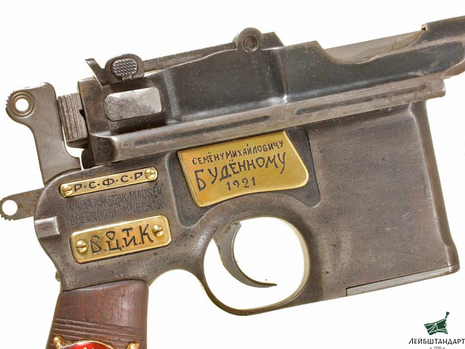 Изображение Пистолет Маузер С-96 (Mauser С96) с наградными накладками "С.М.Буденному от ВЦИК", Германия - Увеличенное изображение