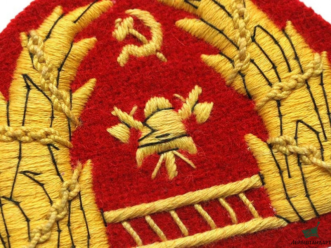 Изображение Знак на головной убор (суконную каску) членов добровольной пожарной охраны обр. 1925 г., СССР. Копия - Увеличенное изображение