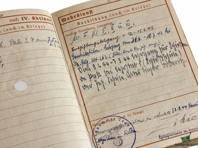 Фотография Военный билет и солдатская книжка с наградными листами на ленту "Курляндия" и Железный крест 1 класса, Германия - Увеличенное изображение