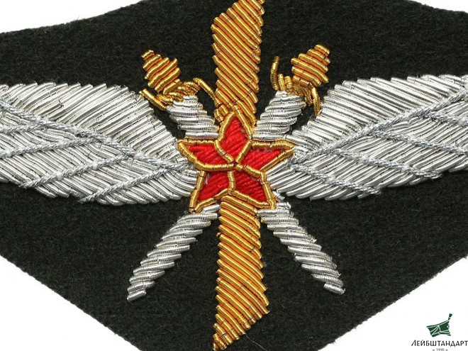 Изображение Нарукавный знак ВВС СССР - Красных военных летчиков обр.1925 г., сукно защитного цвета. СССР, копия - Увеличенное изображение