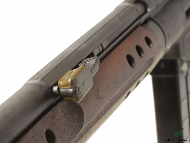 Один из видов Автоматическая винтовка "Хеклер и Кох" (Heckler & Koch G3), Германия - Увеличенное изображение