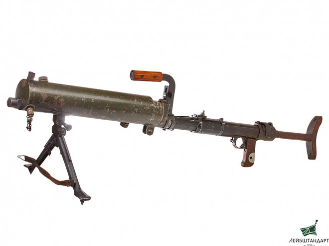 Один из видов Ручной пулемет СТ-61 ( ST-61), переделанный из авиационного MG-15. Германия / Румыния - Увеличенное изображение