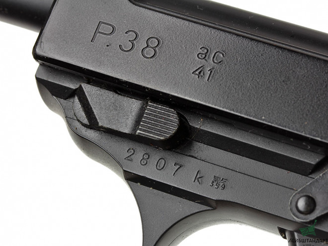 Картинка Пистолет Вальтер П-38 (Walther P.38) в кобуре (страйкбольный), Германия - Увеличенное изображение