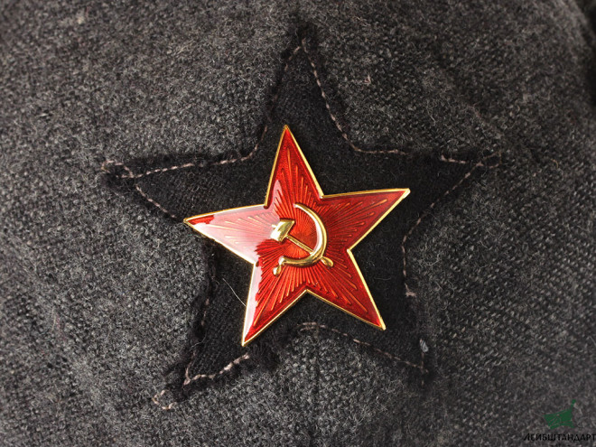 Один из видов Буденовка (зимний шлем) рядового и младшего комсостава артиллерии и автобронетанковых войск РККА обр.1927 года, СССР - Увеличенное изображение