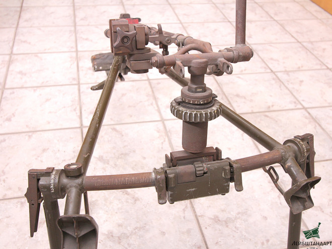 Фото Лафет к единому пулемету МГ-42 (MG-42), Германия - Увеличенное изображение