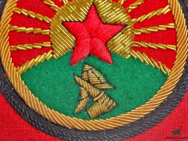 Изображение Нарукавный знак "образцовой" воинской части бронечастей РККА обр.1922 г. РСФСР, копия - Увеличенное изображение