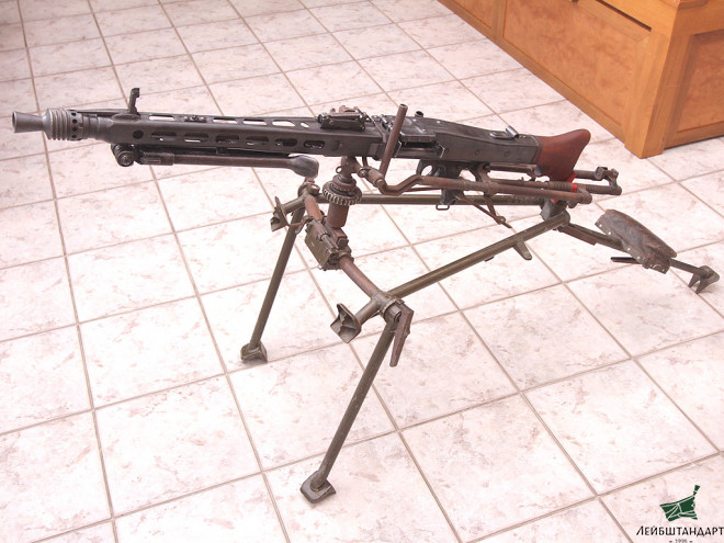 Фотография Лафет к единому пулемету МГ-42 (MG-42), Германия - Увеличенное изображение