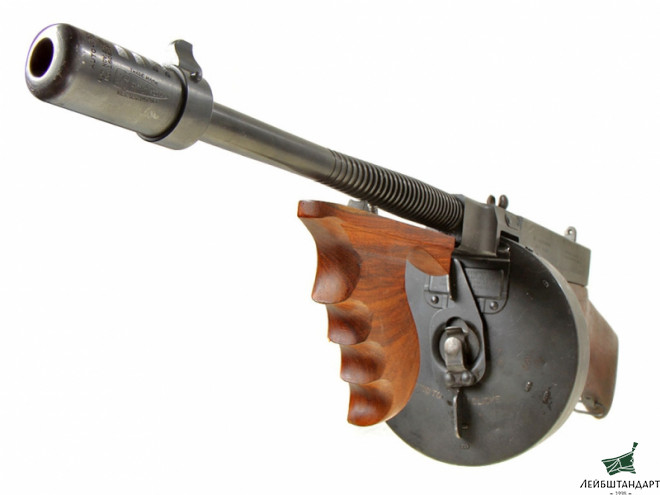 Фото Пистолет-пулемет Томпсона (Thompson M 1928 A1), США - Увеличенное изображение