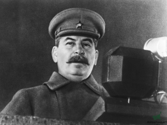 Фото Красная звезда на головной убор для высшего комсостава РККА обр.1936 года (кокарда комбригов, комдивов, комкоров, маршалов). Диаметр 38 мм. СССР, копия - Увеличенное изображение