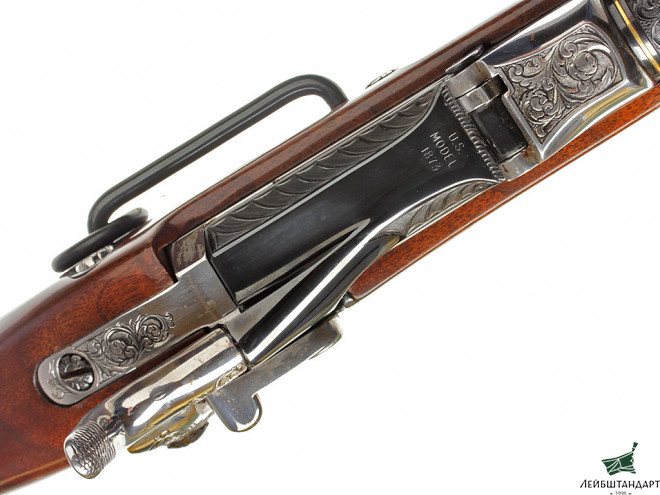 Фотография Кавалерийский карабин Спрингфилд обр.1873 года (Springfield M1873 "Trapdoor" Carbine) в памятном заказном исполнении, в футляре. США - Увеличенное изображение