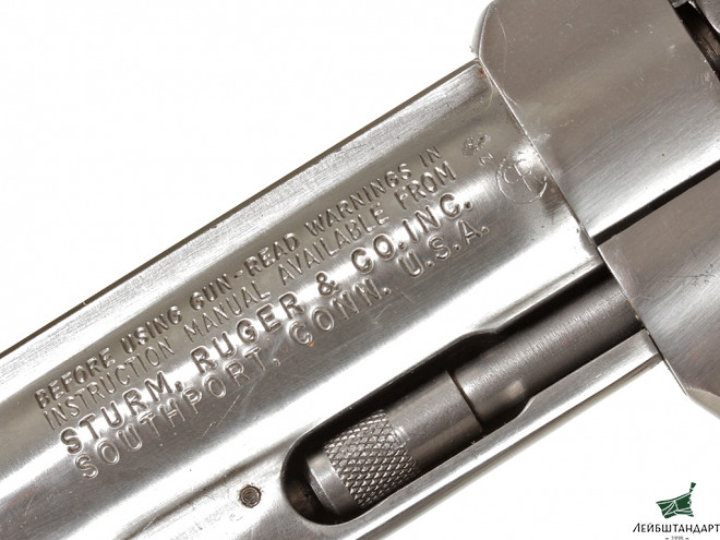 Один из видов Револьвер "Ругер" (Ruger Security-Six) в кобуре, США - Увеличенное изображение