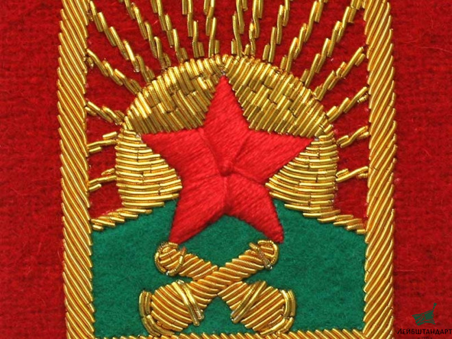 Изображение Нарукавный знак артиллерии РККА обр.1920 г., золотой прибор. РСФСР, копия - Увеличенное изображение