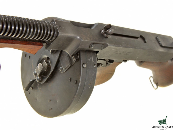 Купить Пистолет-пулемет Томпсона (Thompson M 1928 A1), США - Увеличенное изображение