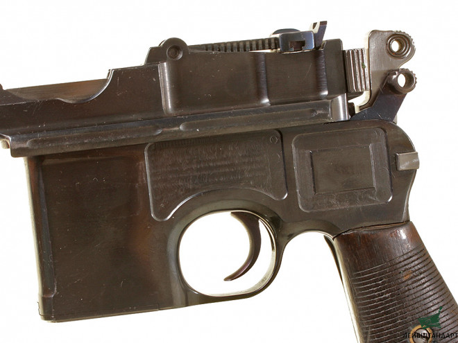 Один из видов Пистолет Маузер С-96 (Mauser С96) с наградными накладками "С.М.Буденному от ВЦИК", Германия - Увеличенное изображение