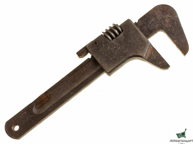 ключ старого образца. ключ старого образца. ключ ласточкин хвост разводной. ключ от советского шкафа. советский шкаф с ключом.