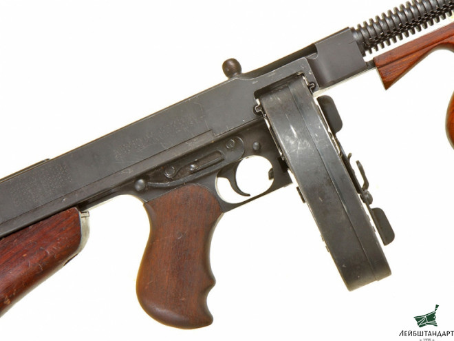 Один из видов Пистолет-пулемет Томпсона (Thompson M 1928 A1), США - Увеличенное изображение