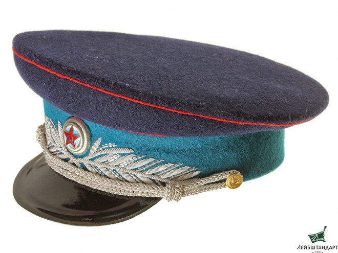Один из видов Парадная фуражка генерала (комиссара) милиции образца 1943 года. СССР, копия - Увеличенное изображение