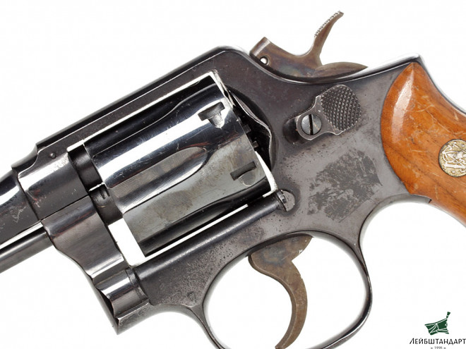 Один из видов Револьвер "Смит и Вессон", модель 10-5 (Smith & Wesson), США - Увеличенное изображение