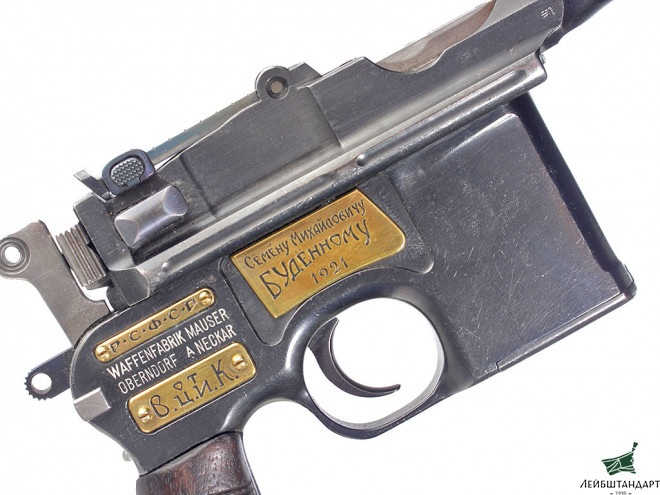 Фото Пистолет Маузер С-96 (Mauser С96) с наградными накладками "С.М.Буденному от ВЦИК", Германия - Увеличенное изображение