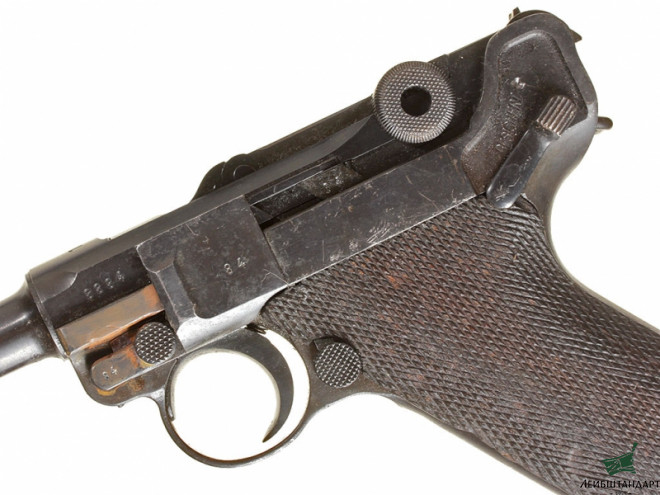 Один из видов Пистолет П-08 "Парабеллум" (Pistole 08, Parabellumpistole) в кобуре, 1938 год, Германия - Увеличенное изображение