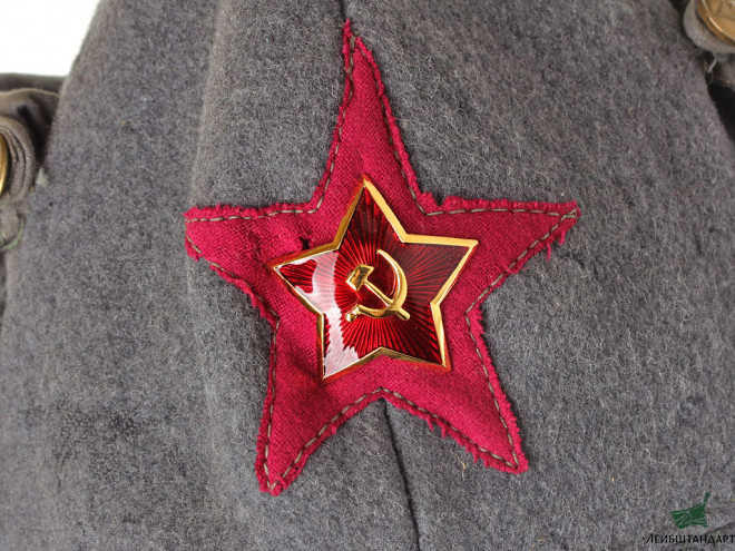 Один из видов Буденовка (зимний шлем) командного и начальствующего состава пехоты РККА обр.1927/31 года, СССР - Увеличенное изображение