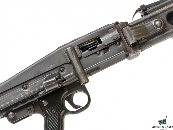 Картинка Единый пулемет М53 (югославский MG-42), Югославия - Увеличенное изображение