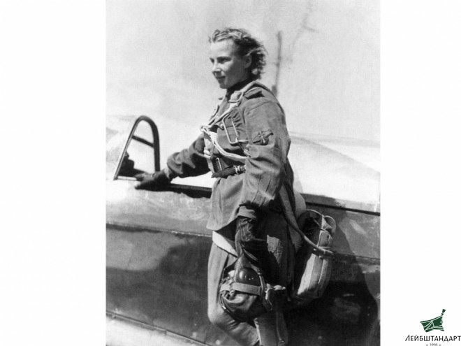 Фото Нарукавный знак технического состава ВВС РККА обр.1925 г., сукно защитного цвета. СССР, копия - Увеличенное изображение