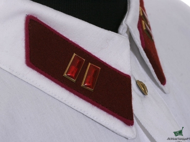 Один из видов Гимнастерка белая выходная обр. 1938 года (старший лейтенант Госбезопасности НКВД), СССР, копия - Увеличенное изображение