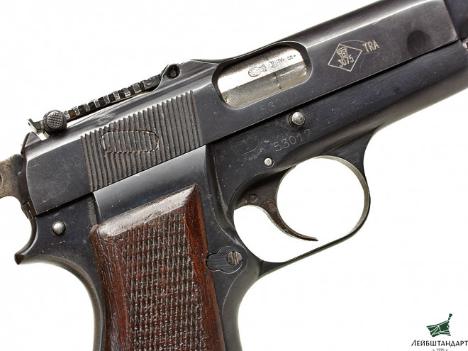 Картинка Пистолет Браунинг Хай Пауэр (Browning High Power) обр.1935 года в кобуре, Бельгия - Увеличенное изображение