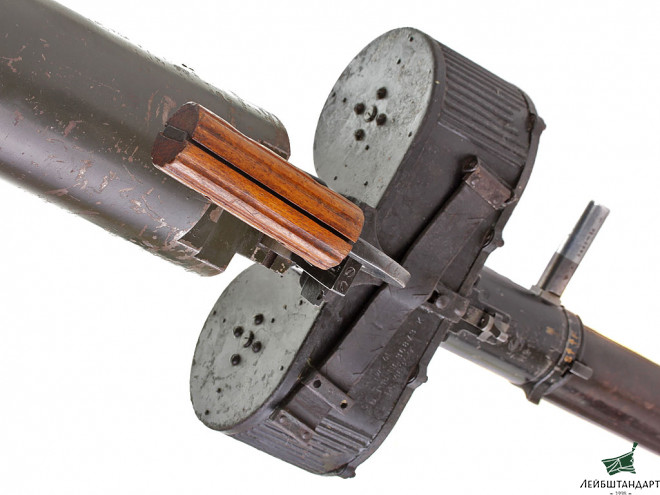 Фотография Ручной пулемет СТ-61 ( ST-61), переделанный из авиационного MG-15. Германия / Румыния - Увеличенное изображение