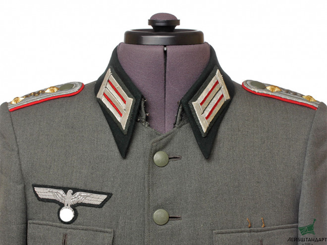 Картинка Китель гауптмана - военного врача артиллерийской части Вермахта с нарукавным щитом "Демянск" и пехотным штурмовым знаком. Германия - Увеличенное изображение