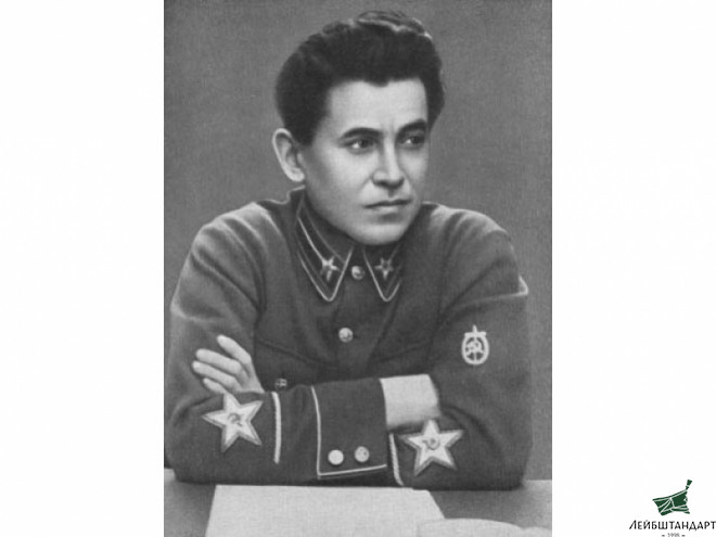 Фото Рубаха суконная обр. 1936 года народного комиссара внутренних дел СССР Ежова Н.И., СССР, копия - Увеличенное изображение