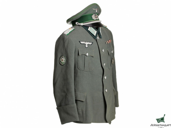 Один из видов Китель и фуражка офицера образца 1936 года (М36) со знаками различия горного егеря, Германия - Увеличенное изображение